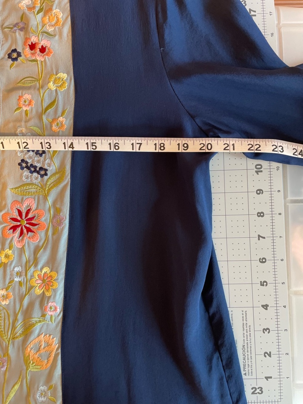Diane Von Furstenberg Vintage 100% Silk Embroidered Boho Tunic Top Size M - Picture 5 of 5